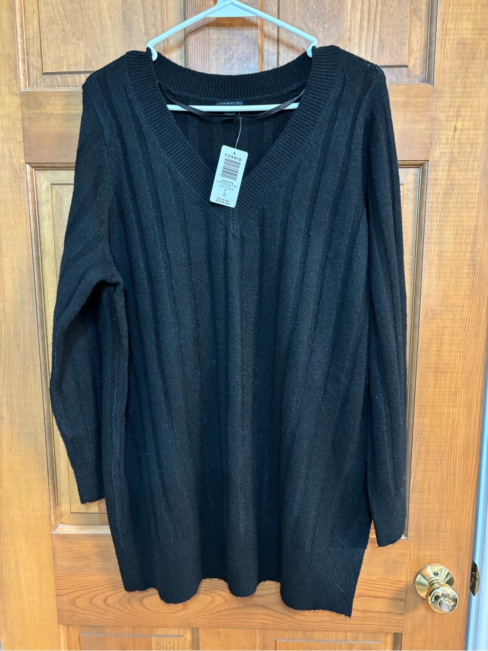 Torrid size 0 vegan cashmere vneck tunic sweater NWT in black.